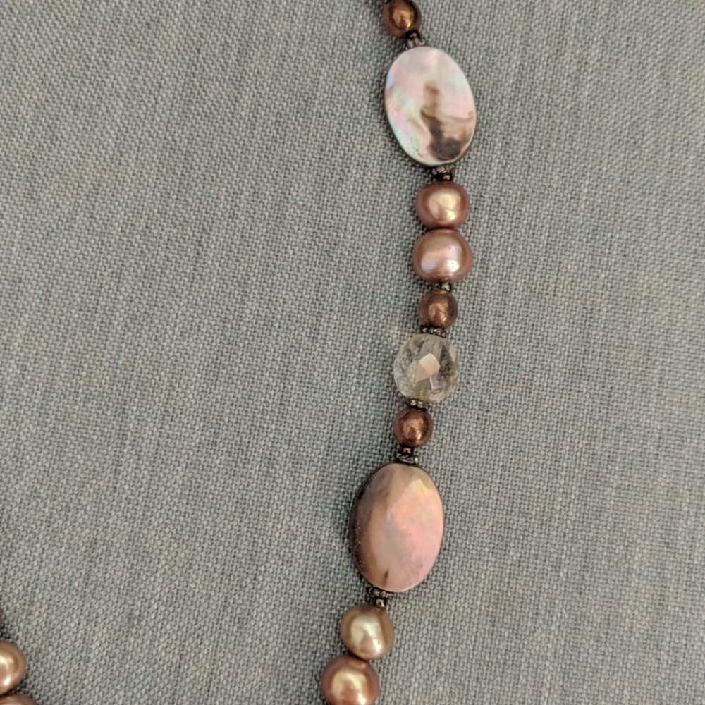 3/$25 Mother of Pearl shell and bead necklace - Picture 7 of 11